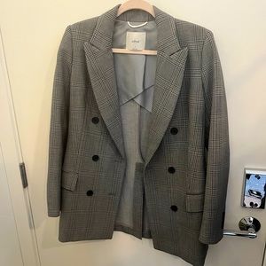 Aritzia Wilfred Blazer in Size 4.